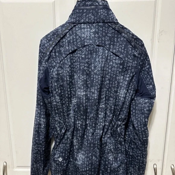 Lululemon Spring Forward Jacket 6 - Picture 7 of 9